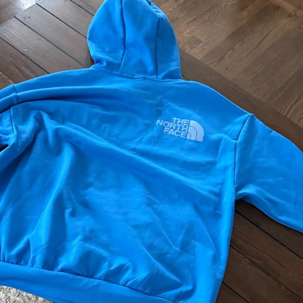 The North Face Bright Blue Hoodie NWT | Women’s Outdoor Sweatshirt Pullover